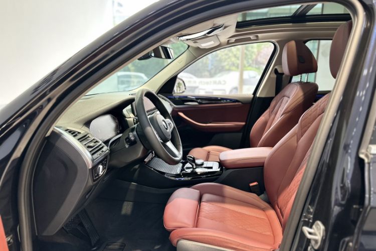 Used BMW X3 2023 xDrive25i M Sport Package Interior 7