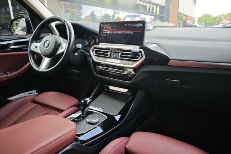 Used BMW X3 2023 xDrive25i M Sport Package Interior 8
