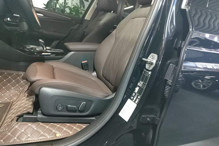 Used BMW X3 2023 Restyled xDrive30i Leading Edition M Night Sky Package Left Front Seat