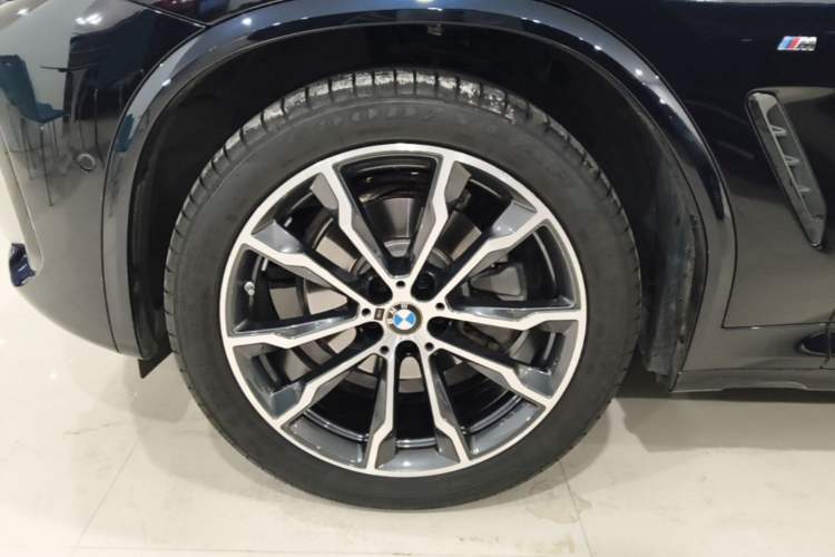 Used BMW X3 2023 Restyled xDrive30i Leading Edition M Night Sky Package Left Front Wheel Hub