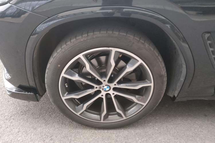 Used BMW X3 2023 Restyled xDrive30i Leading Edition M Night Sky Package Left Front Wheel Hub
