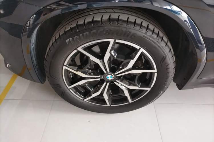 Used BMW X3 2023 xDrive25i M Sport Package Left Front Wheel Hub