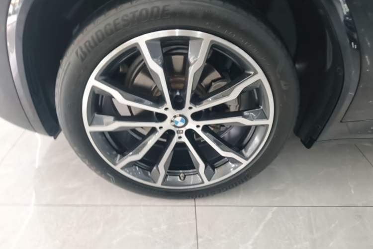 Used BMW X3 2023 Restyled xDrive30i Leading Edition M Night Sky Package Left Front Wheel Hub