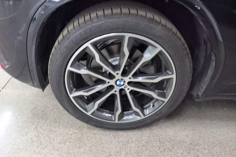 Used BMW X3 2023 Restyled xDrive30i Leading Edition M Night Sky Package Left Front Wheel Hub