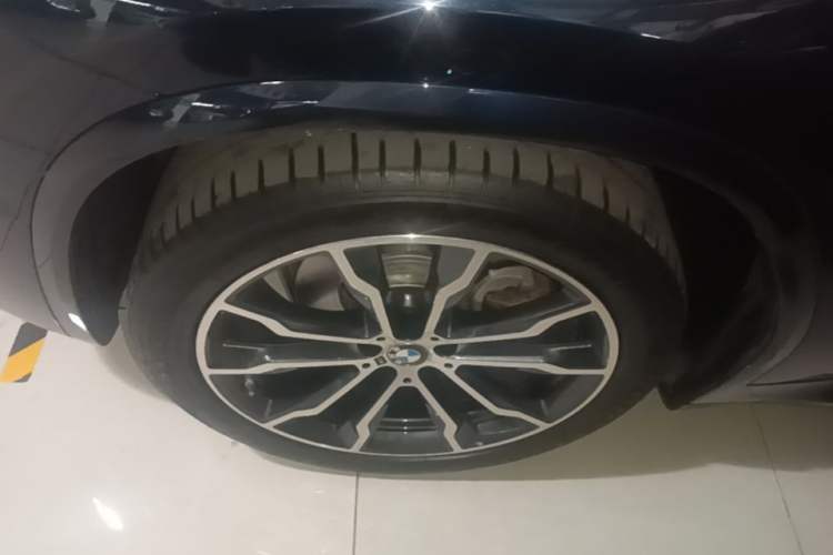 Used BMW X3 2023 Restyled xDrive30i Leading Edition M Night Sky Package Left Front Wheel Hub
