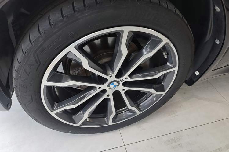 Used BMW X3 2023 xDrive30i Leading Model M Night Edition Package Left Front Wheel Hub