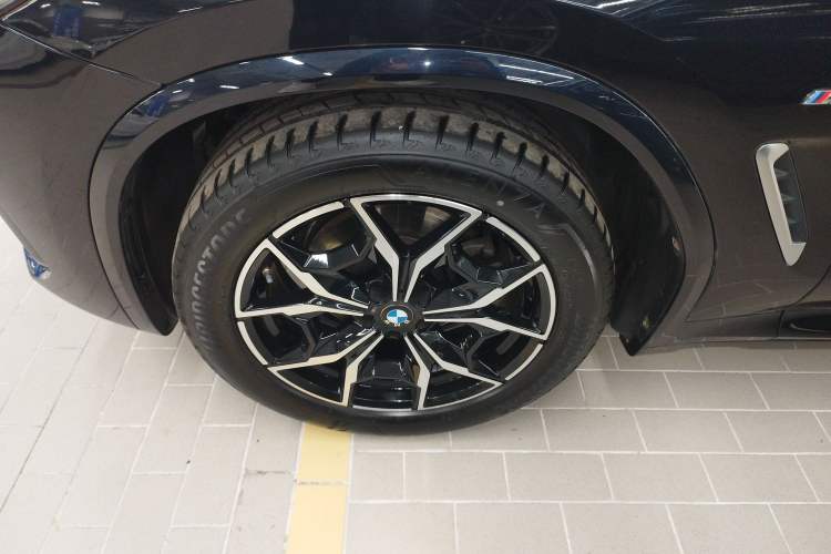 Used BMW X3 2023 xDrive25i M Sport Package Left Front Wheel Hub