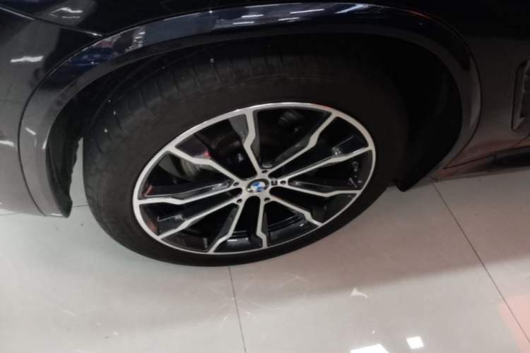 Used BMW X3 2023 Restyled xDrive30i Leading Edition M Night Sky Package Left Front Wheel Hub