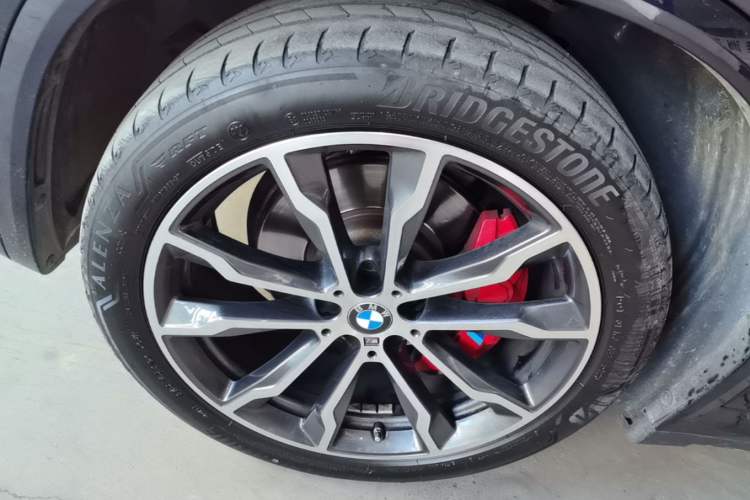Used BMW X3 2023 Restyled xDrive30i Leading Edition M Night Sky Package Left Front Wheel Hub
