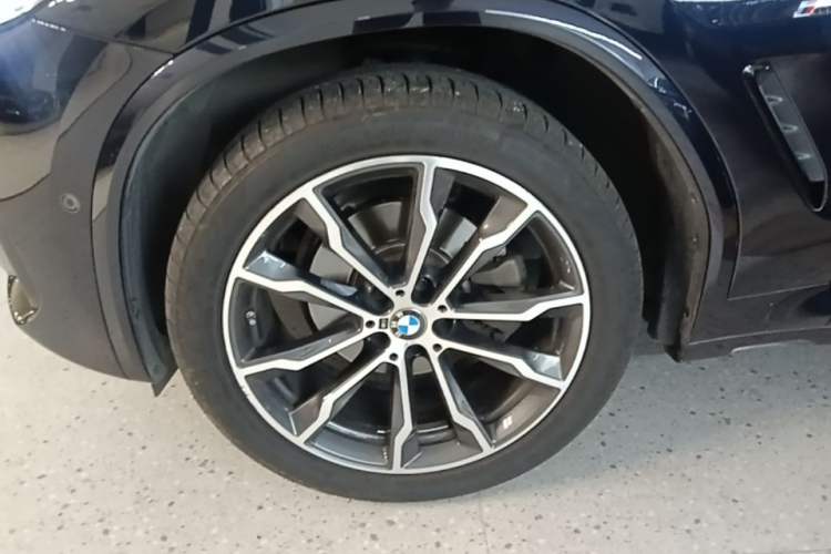 Used BMW X3 2023 xDrive30i Leading Model M Night Edition Package Left Front Wheel Hub