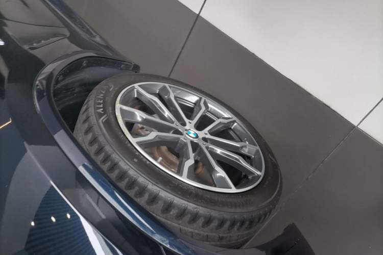 Used BMW X3 2023 xDrive30i Leading Model M Night Edition Package Left Front Wheel Hub