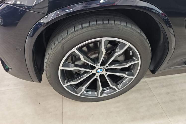 Used BMW X3 2023 Restyled xDrive30i Leading Edition M Night Sky Package Left Front Wheel Hub