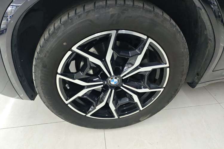 Used BMW X3 2023 xDrive25i M Sport Package Left Front Wheel Hub