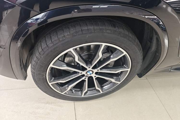Used BMW X3 2023 Restyled xDrive30i Leading Edition M Night Sky Package Left Front Wheel Hub