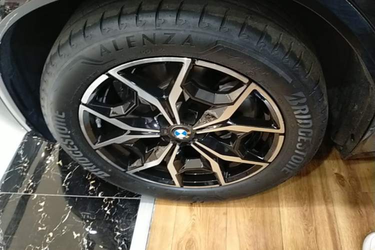 Used BMW X3 2023 xDrive25i M Sport Package Left Front Wheel Hub