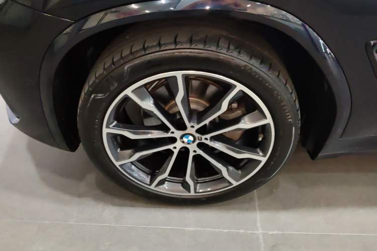 Used BMW X3 2023 xDrive30i Leading Model M Night Edition Package Left Front Wheel Hub