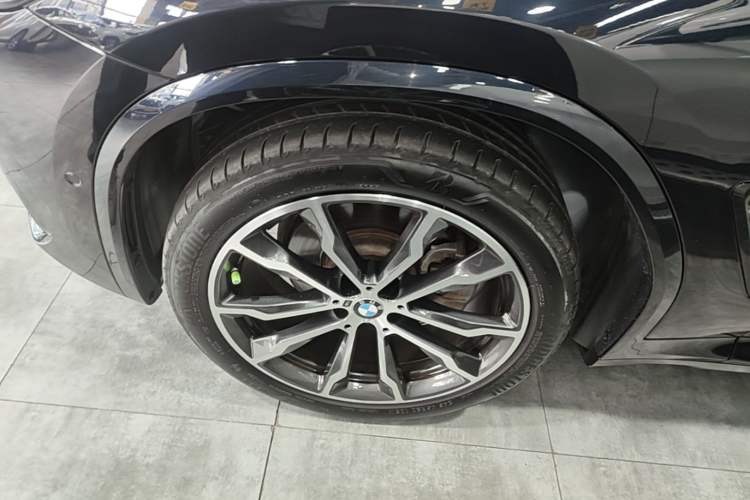 Used BMW X3 2023 Restyled xDrive30i Leading Edition M Night Sky Package Left Front Wheel Hub