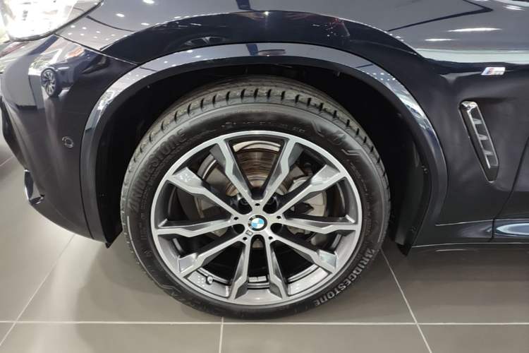 Used BMW X3 2023 Restyled xDrive30i Leading Edition M Night Sky Package Left Front Wheel Hub