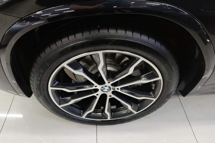Used BMW X3 2023 Restyled xDrive30i Leading Edition M Night Sky Package Left Front Wheel Hub