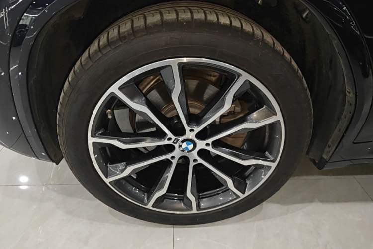 Used BMW X3 2023 Restyled xDrive30i Leading Edition M Night Sky Package Left Front Wheel Hub