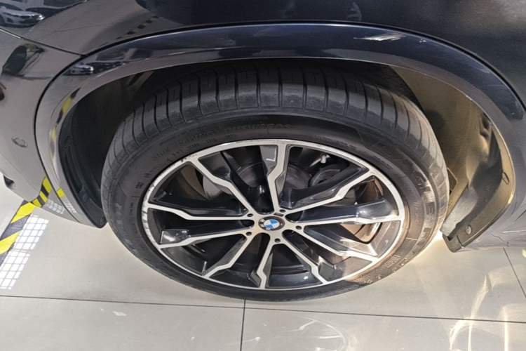 Used BMW X3 2023 Restyled xDrive30i Leading Edition M Night Sky Package Left Front Wheel Hub