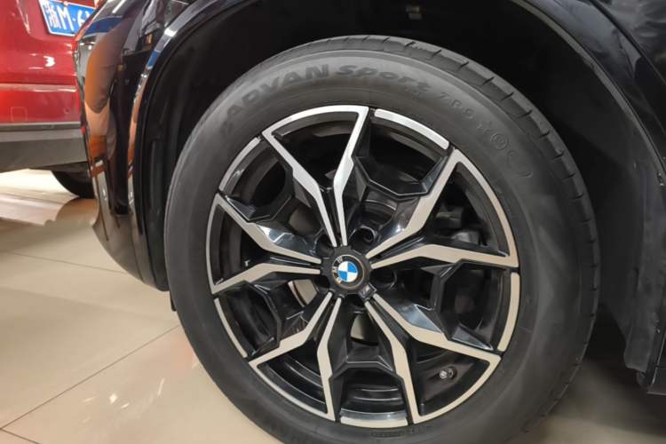 Used BMW X3 2023 xDrive25i M Sport Package Left Front Wheel Hub