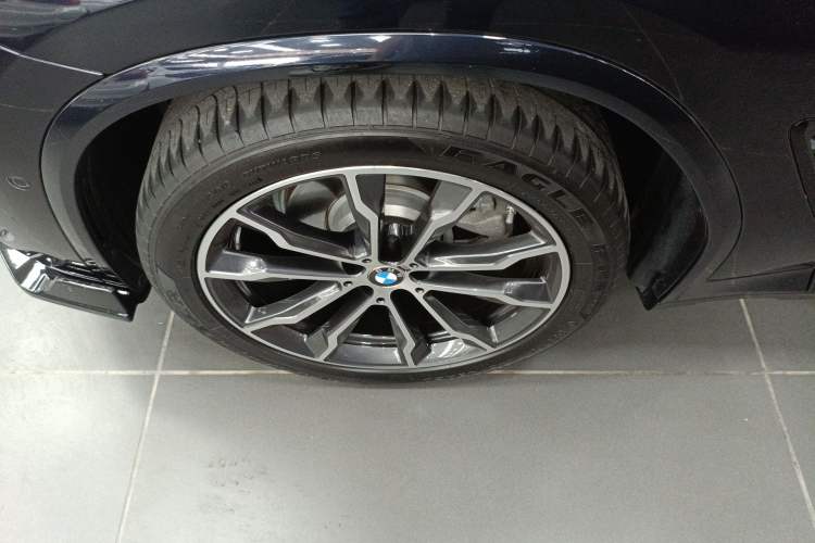Used BMW X3 2023 Restyled xDrive30i Leading Edition M Night Sky Package Left Front Wheel Hub