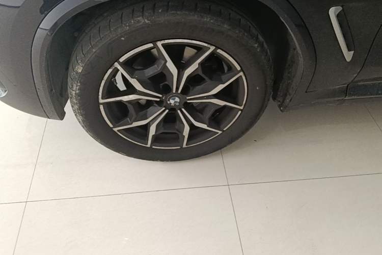 Used BMW X3 2023 xDrive25i M Sport Package Left Front Wheel Hub