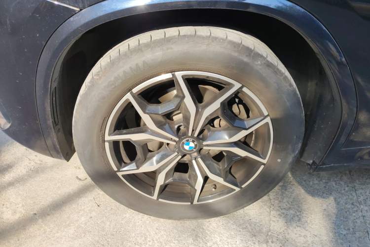 Used BMW X3 2023 xDrive25i M Sport Package Left Front Wheel Hub