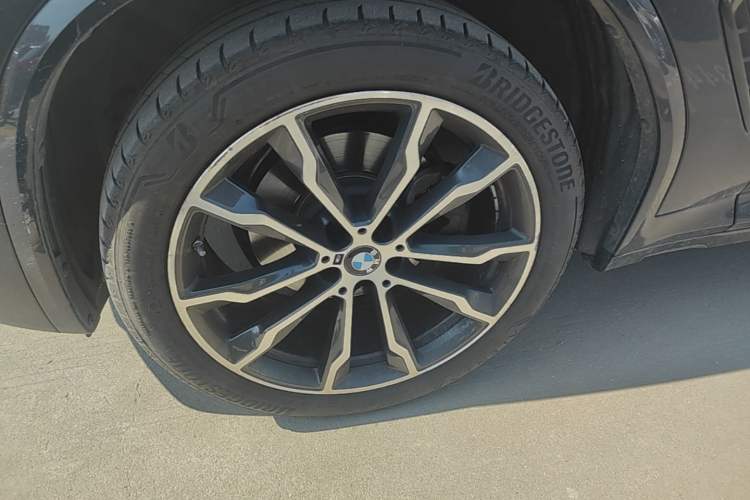 Used BMW X3 2023 Restyled xDrive30i Leading Edition M Night Sky Package Left Front Wheel Hub