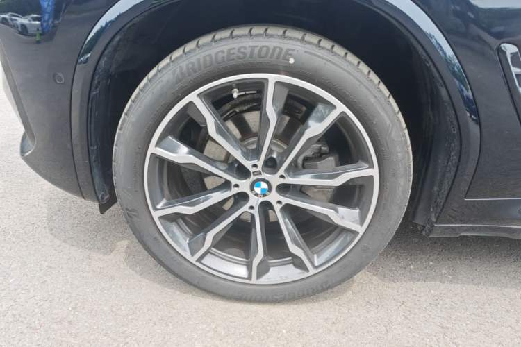 Used BMW X3 2023 Restyled xDrive30i Leading Edition M Night Sky Package Left Front Wheel Hub
