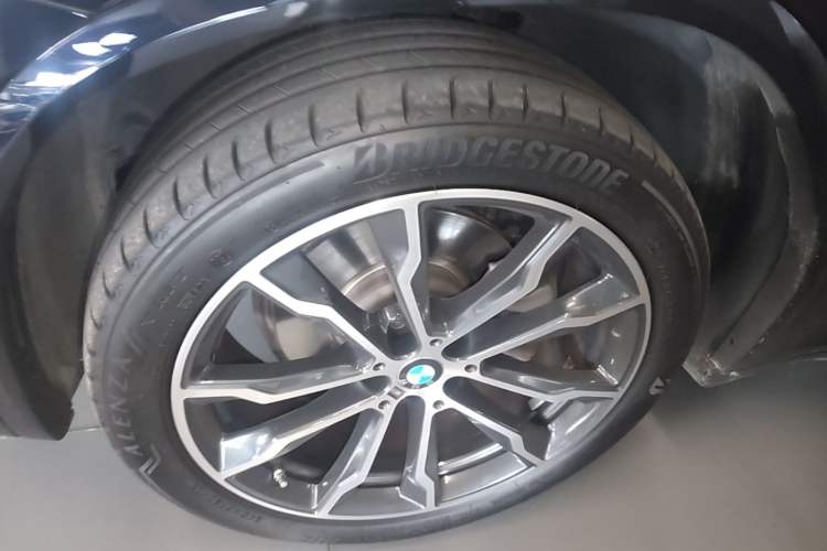 Used BMW X3 2023 Restyled xDrive30i Leading Edition M Night Sky Package Left Front Wheel Hub