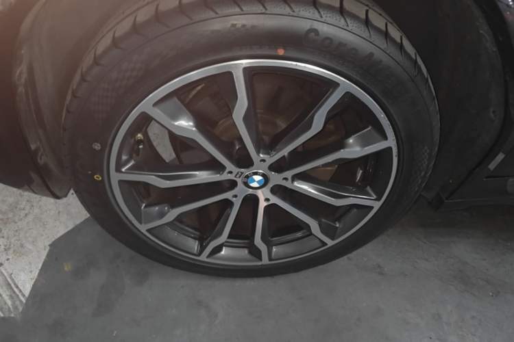 Used BMW X3 2023 Restyled xDrive30i Leading Edition M Night Sky Package Left Front Wheel Hub