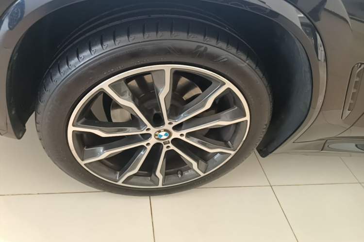 Used BMW X3 2023 Restyled xDrive30i Leading Edition M Night Sky Package Left Front Wheel Hub