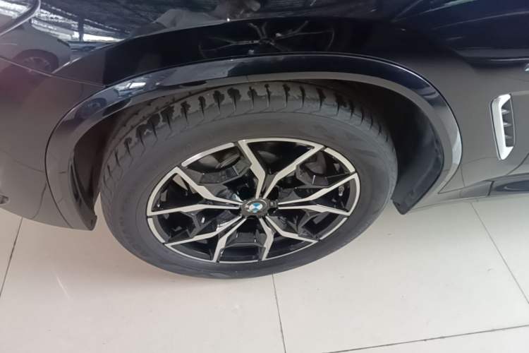 Used BMW X3 2023 xDrive25i M Sport Package Left Front Wheel Hub