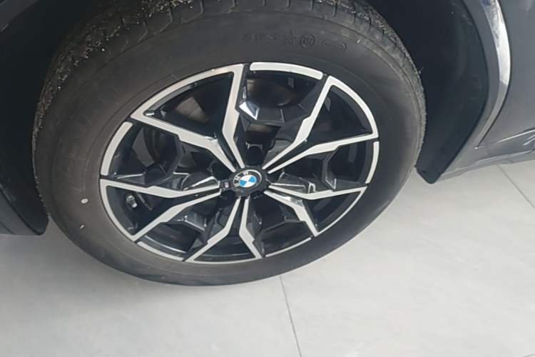 Used BMW X3 2023 xDrive25i M Sport Package Left Front Wheel Hub