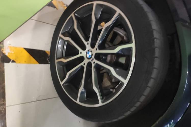 Used BMW X3 2023 xDrive30i Leading Model M Night Edition Package Left Front Wheel Hub
