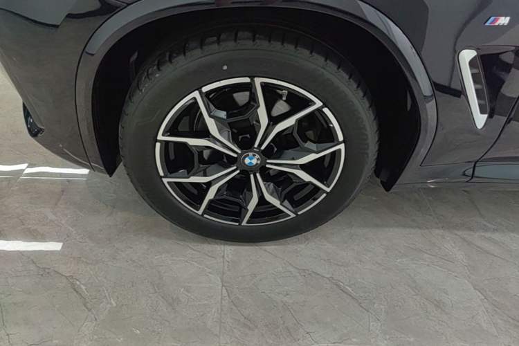 Used BMW X3 2023 xDrive25i M Sport Package Left Front Wheel Hub