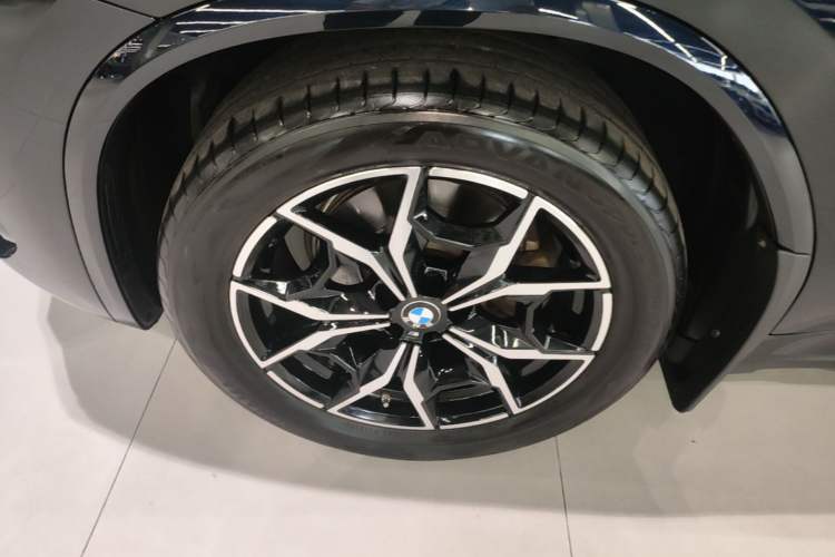 Used BMW X3 2023 xDrive25i M Sport Package Left Front Wheel Hub