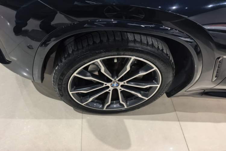 Used BMW X3 2023 Restyled xDrive30i Leading Edition M Night Sky Package Left Front Wheel Hub
