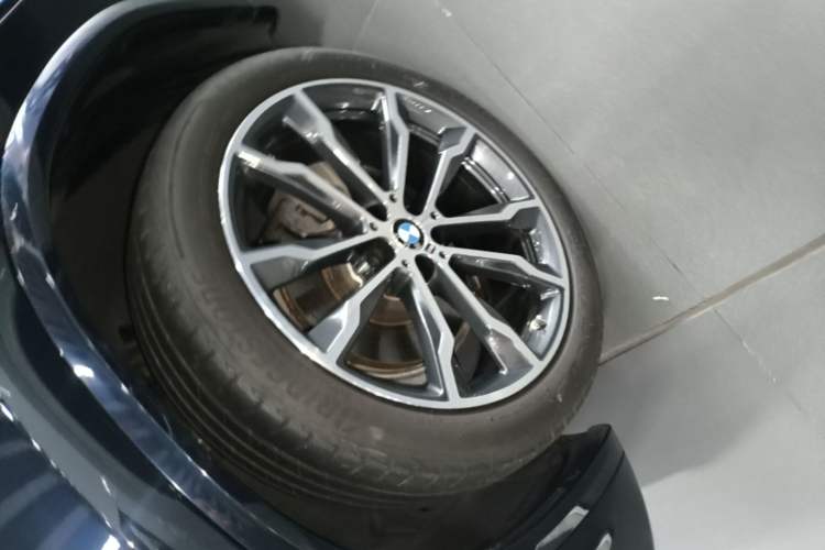 Used BMW X3 2023 xDrive30i Leading Model M Night Edition Package Left Front Wheel Hub