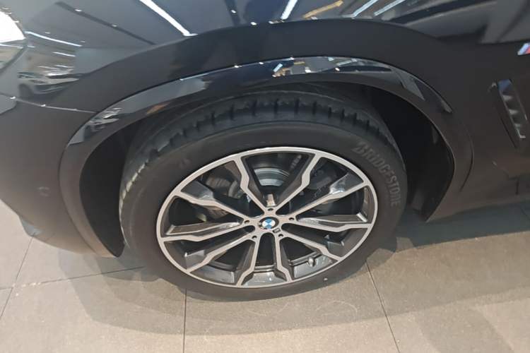 Used BMW X3 2023 Restyled xDrive30i Leading Edition M Night Sky Package Left Front Wheel Hub