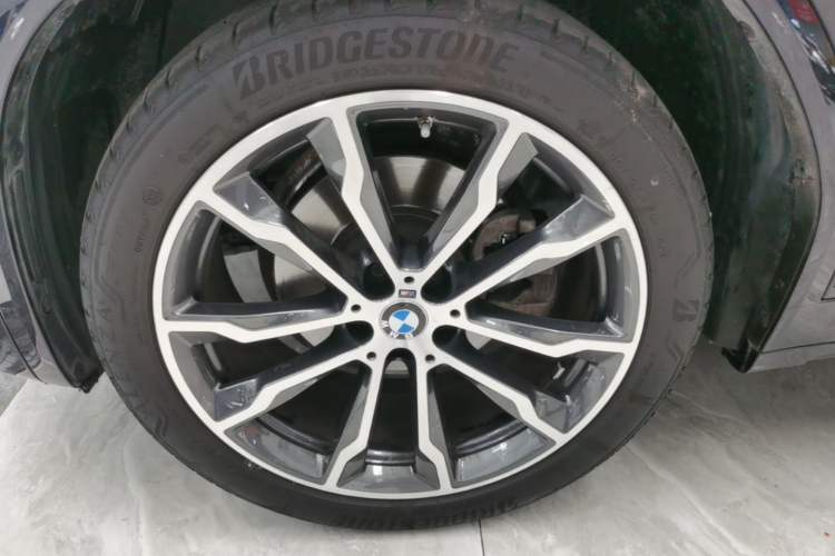Used BMW X3 2023 Restyled xDrive30i Leading Edition M Night Sky Package Left Front Wheel Hub