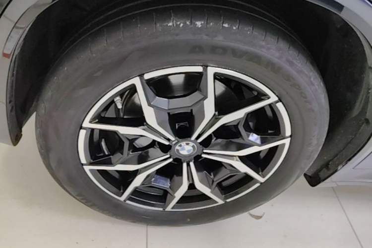 Used BMW X3 2023 xDrive25i M Sport Package Left Front Wheel Hub