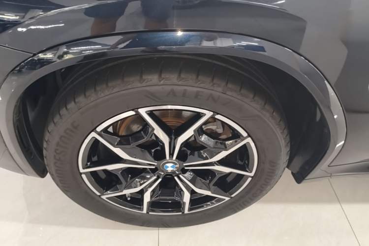 Used BMW X3 2023 xDrive25i M Sport Package Left Front Wheel Hub