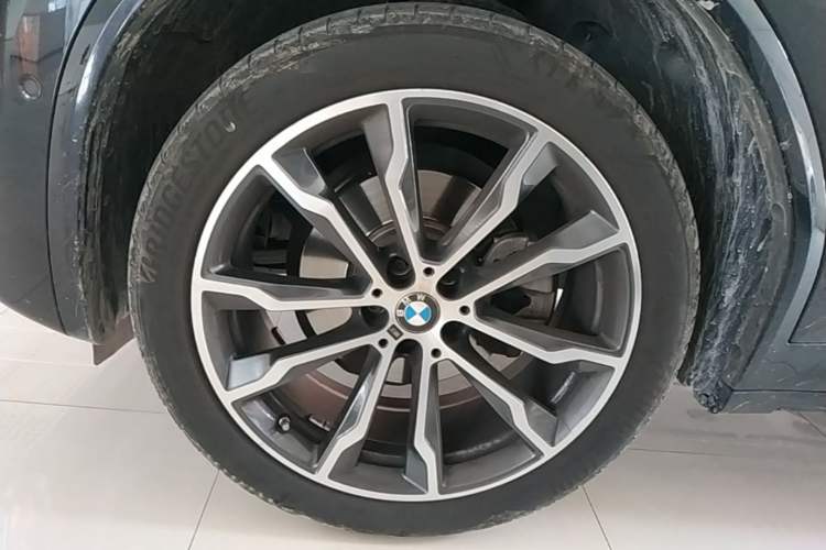 Used BMW X3 2023 Restyled xDrive30i Leading Edition M Night Sky Package Left Front Wheel Hub