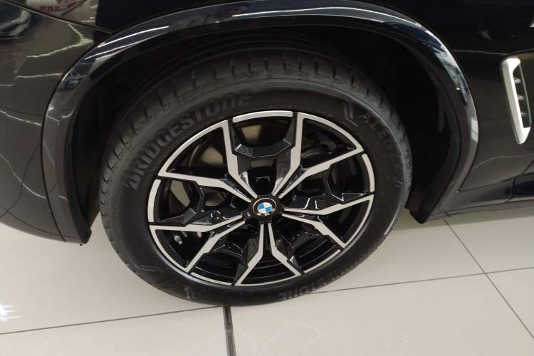 Used BMW X3 2023 xDrive25i M Sport Package Left Front Wheel Hub