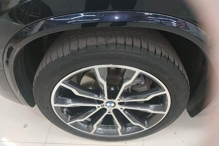 Used BMW X3 2023 Restyled xDrive30i Leading Edition M Night Sky Package Left Front Wheel Hub