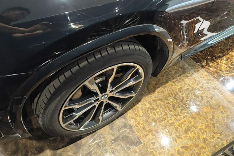 Used BMW X3 2023 Restyled xDrive30i Leading Edition M Night Sky Package Left Front Wheel Hub
