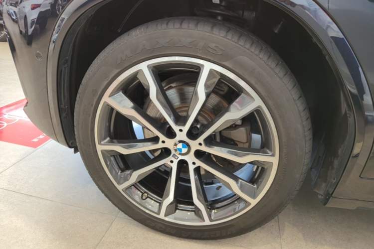 Used BMW X3 2023 Restyled xDrive30i Leading Edition M Night Sky Package Left Front Wheel Hub